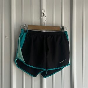 Nike Black and Green Athletic Shorts Lightweight Performance